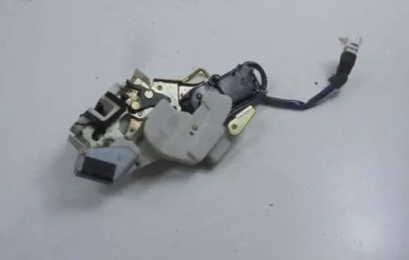 Suzuki Liana Rear door lock