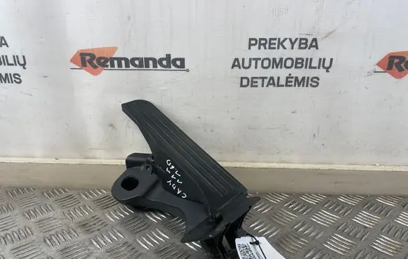 Accelerator throttle pedal