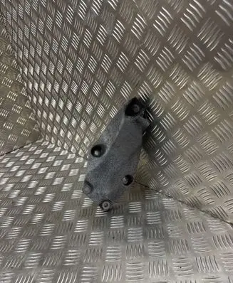Engine mounting bracket
