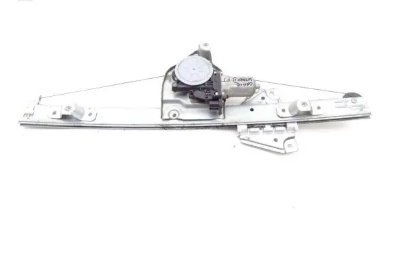 Suzuki Grand Vitara II Rear window lifting mechanism without motor