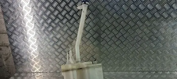 Windshield washer fluid reservoir/tank