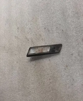 Front fender indicator light