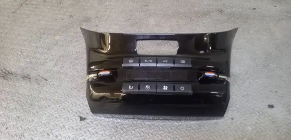 Peugeot 208 I Climate control unit 96722471XU