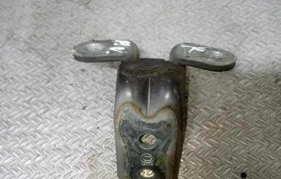 KIA Venga Front door upper hinge I120075
