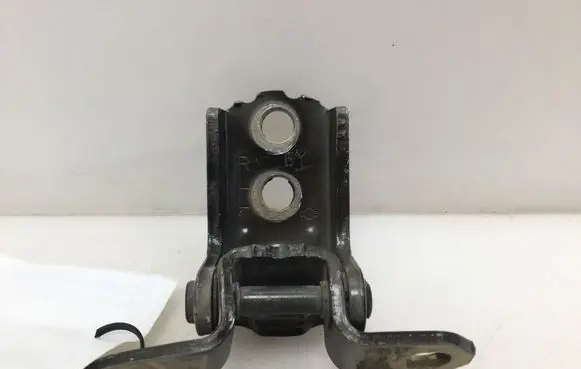 Nissan Navara Front door lower hinge 
