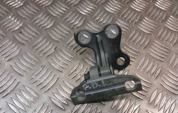 Volvo S60 Front door lower hinge 31218515