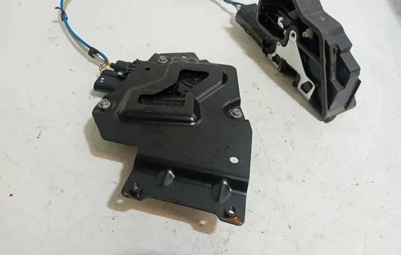 BMW 6 F06 Gran coupe Rear door soft close latching motor 4154310700 03N43