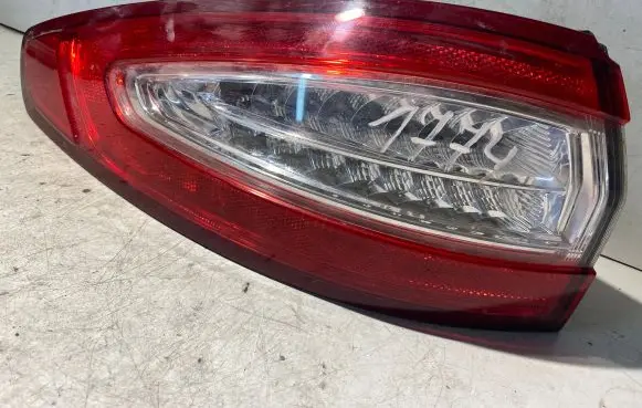 Ford Fusion II Rear/tail lights F00HTF405116 061515A 3405AM