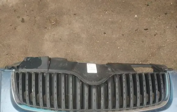 Skoda Fabia Mk2 (5J) Front grill
