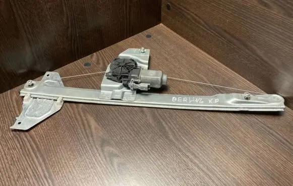 Citroen Berlingo Front door window regulator with motor 9221ER 402105B