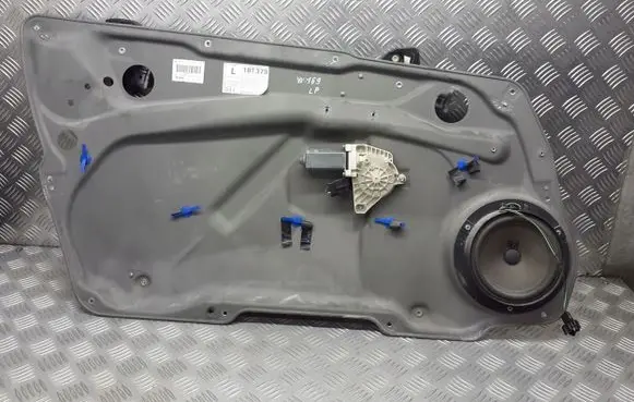 Mercedes-Benz A W169 Front door window regulator with motor A1697201779