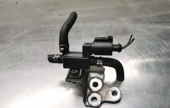 Audi A4 S4 B7 8E 8H Turbo solenoid valve 06F9062830 59001170401C