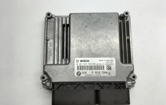 BMW 5 E60 E61 Engine control unit/module 0281015552