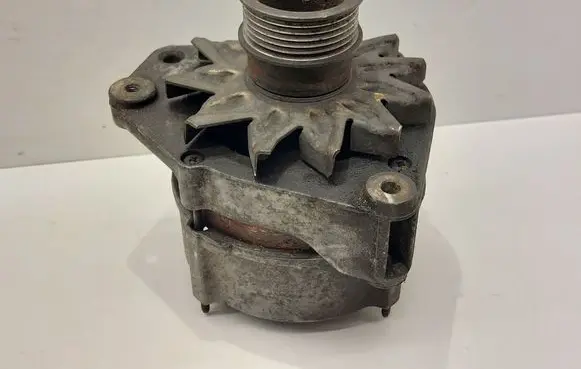 Volkswagen PASSAT B3 Generator/alternator 026903015B