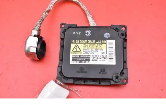 Toyota Avensis Verso Voltage converter/converter module 85967-51050