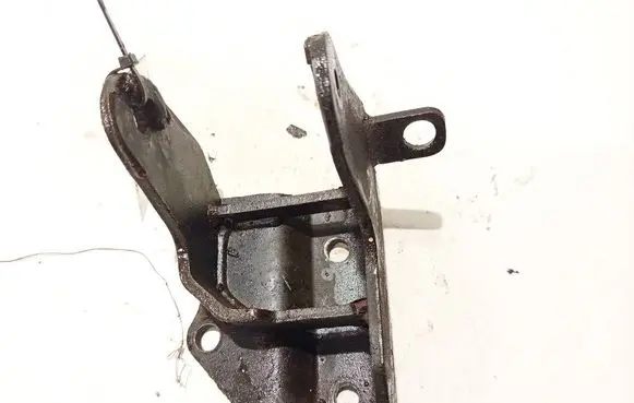 Hyundai i30 Engine mounting bracket