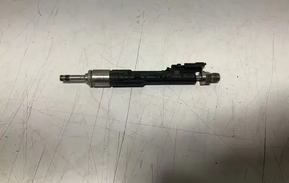 BMW X5 E70 Fuel injector 7597870 13647597870 10213541
