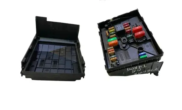Volkswagen Tiguan Fuse box set 1K0937132F 1E250808