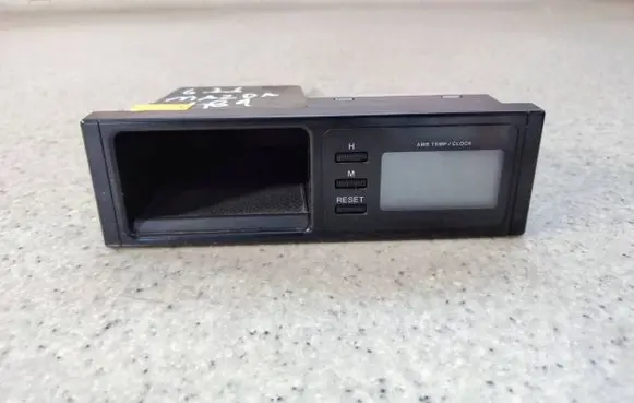 Mazda 626 Clock 