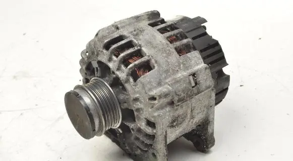 Volkswagen PASSAT B5 Generator/alternator 028903029E
