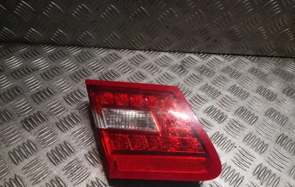 Tailgate rear/tail lights