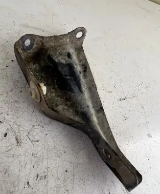 Toyota Land Cruiser (J120) Headlight/headlamp mounting bracket