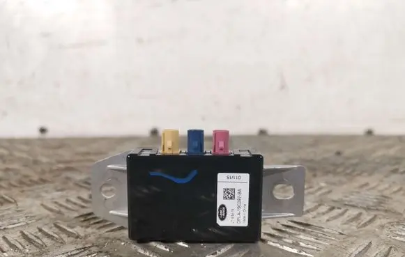 Jaguar F-Pace Aerial antenna amplifier DPLA19C097BA