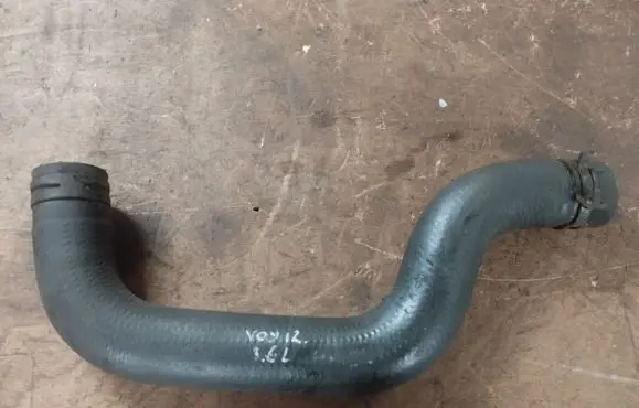 Chrysler Town & Country V Engine coolant pipe/hose
