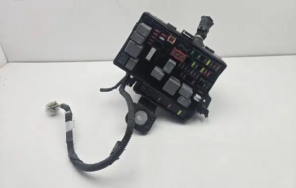 Toyota Yaris Fuse module 82111F5370A