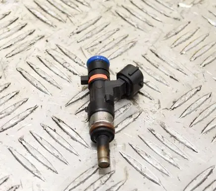 Renault Captur Fuel injector 166004787R H8201505544