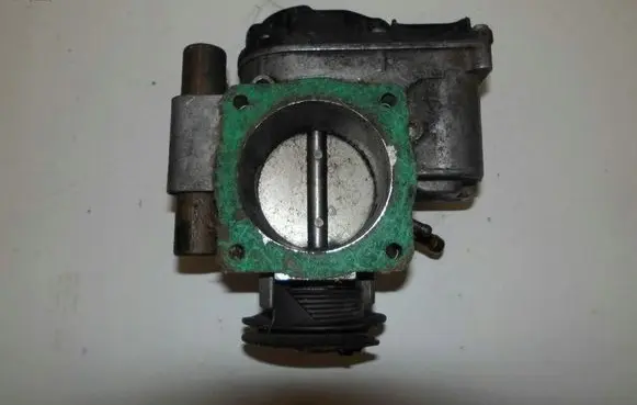 Audi A4 S4 B5 8D Throttle valve 8y6777888
