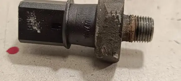 Nissan Navara D40 Oil pressure sensor