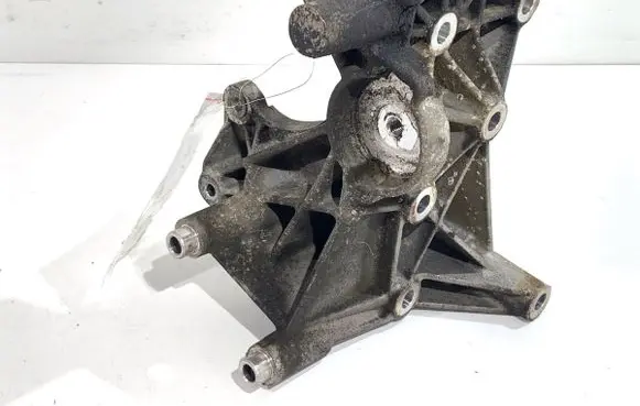 Suzuki Jimny Engine mounting bracket 