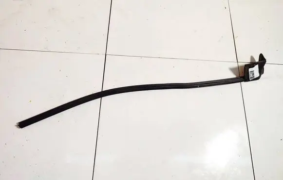 Opel Tigra B Front door glass trim molding 