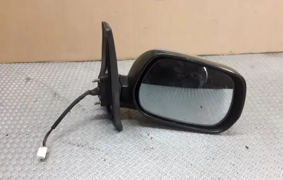 Toyota Corolla Verso E121 Front door electric wing mirror 