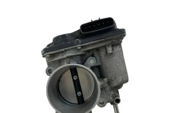 Toyota Avensis T270 Throttle body valve 2203037050