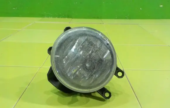 Toyota Avensis T270 Front fog light 8122002110 18AB29