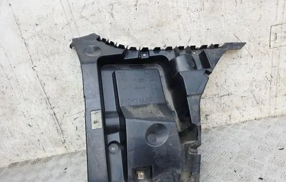 Rear bumper mounting bracket