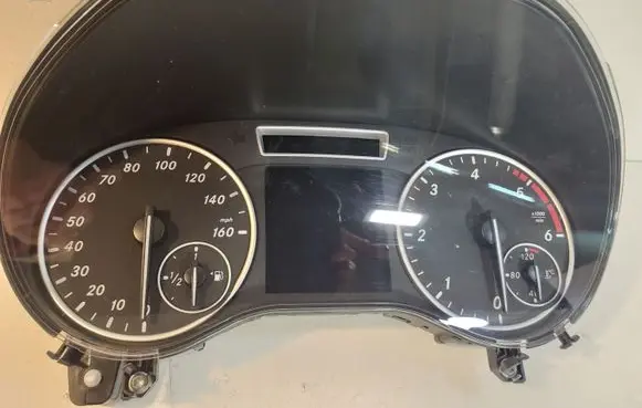 Mercedes-Benz B W246 W242 Speedometer (instrument cluster) A2469006911 0263681384