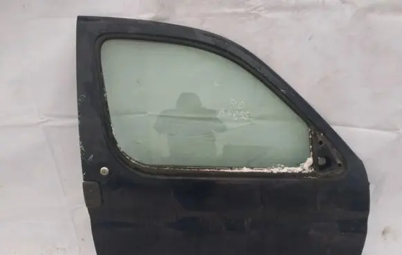 Citroen Berlingo Front door melyna