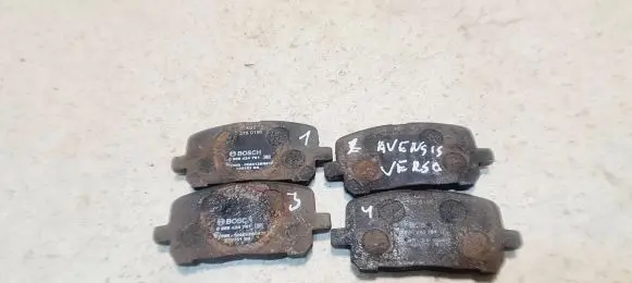 Toyota Avensis Verso Brake pads (front) 0986424761 090R02A01250