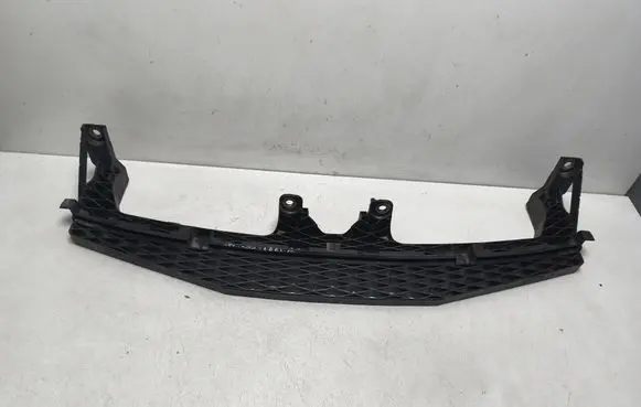 Volkswagen PASSAT CC Front bumper mounting bracket 3C8807889
