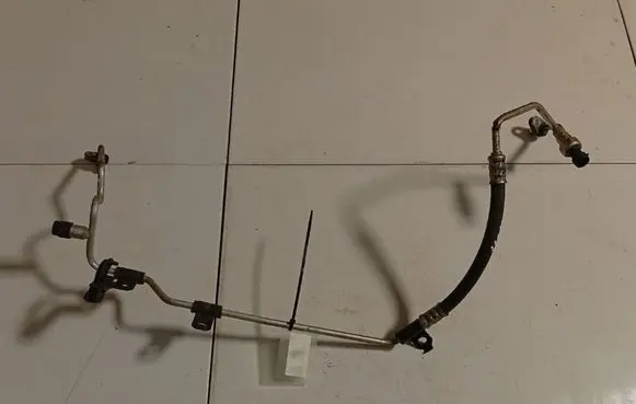 Renault Fluence Air conditioning (A/C) pipe/hose 924804625R