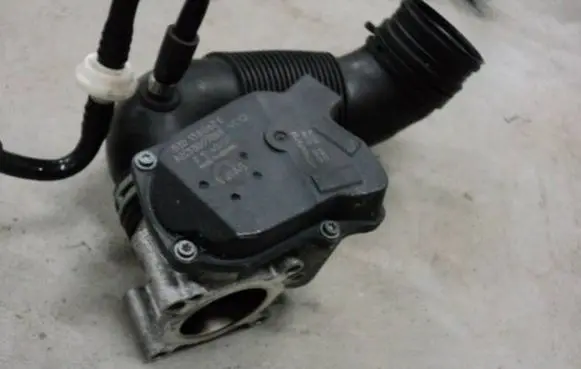 Volkswagen Polo V 6R Throttle valve 03D133062E