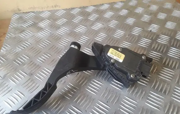 Volkswagen Golf IV Accelerator throttle pedal 6PV00802610 1J1723503N