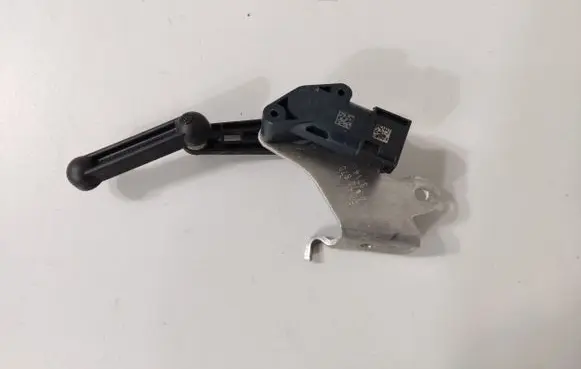 BMW 8 G14 Air suspension front height level sensor 6870970 6895466