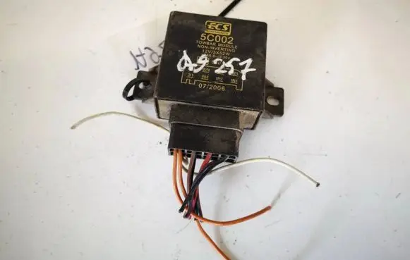 Honda FR-V Tow bar relay 5c002