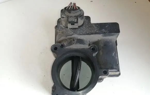 Volkswagen Touran I Throttle valve 03C128063A