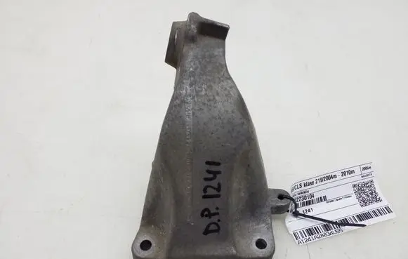 Mercedes-Benz CLS C219 Engine mounting bracket A6422230104