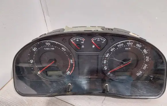 Skoda Superb B5 (3U) Speedometer (instrument cluster) 3U0920811A 110080116007
